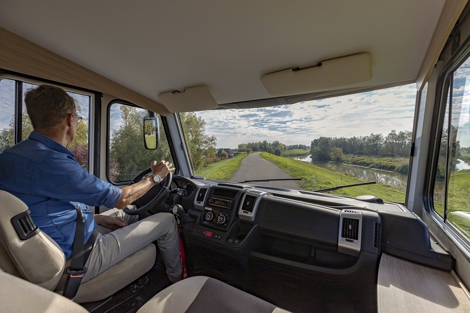 Camper op smalle weggetjes