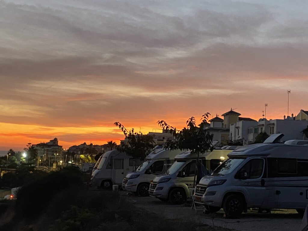 Sunset in Andalusië (Torrox Costa) Milucar.
Ontdek Europa in het Najaar met Holland Campers.